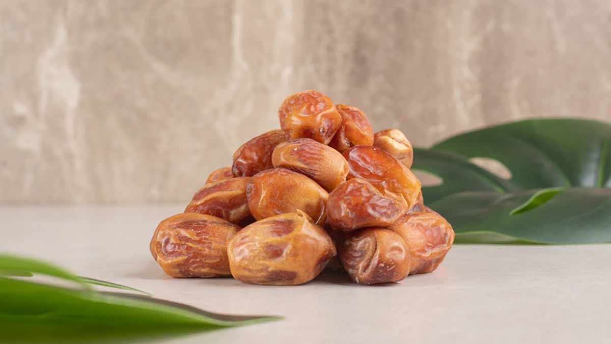 महिलाओं के लिए बहुत फायदेमंद है दूध और छुहारे का सेवन, जानें इसके 5